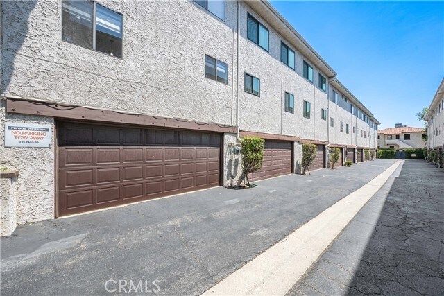 Building Photo - 2450 E Del Mar Blvd