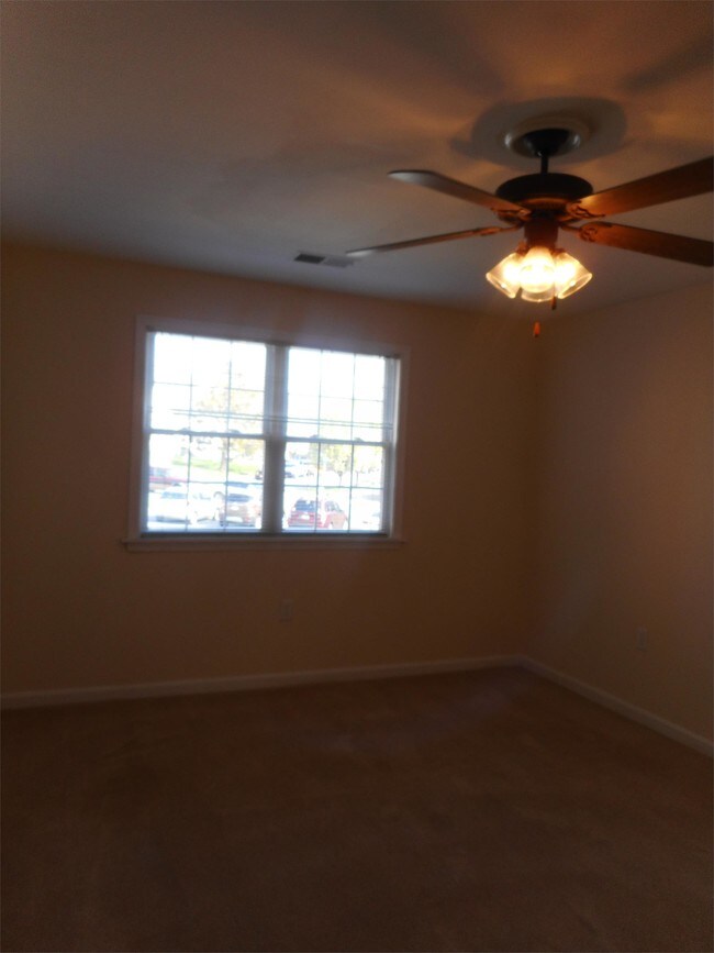 Building Photo - Concord Cove Apartments - 1122-11D