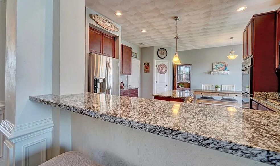 Building Photo - 561 Graphite Trl