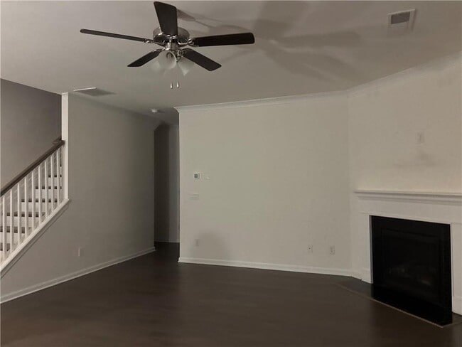 Building Photo - 1161 Hawthorne Cir