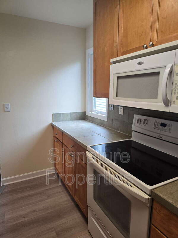Building Photo - 2304 La Jolla Ct