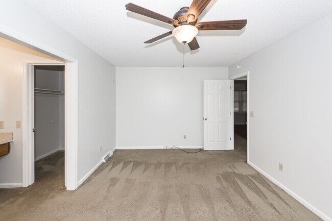 Building Photo - 3 Bedroom 2 Bath Home in Briarwood - Summe...