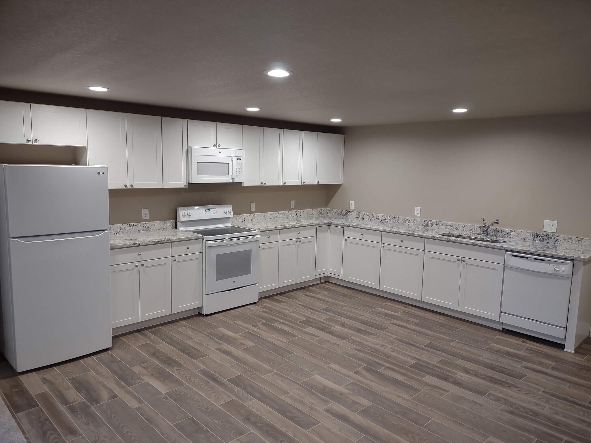 Building Photo - 160 Chapel Hill Cir