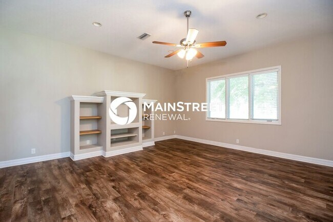 Building Photo - 3 Bedroom Pet-Friendly Home in Englewood, FL with Main Street Renewal