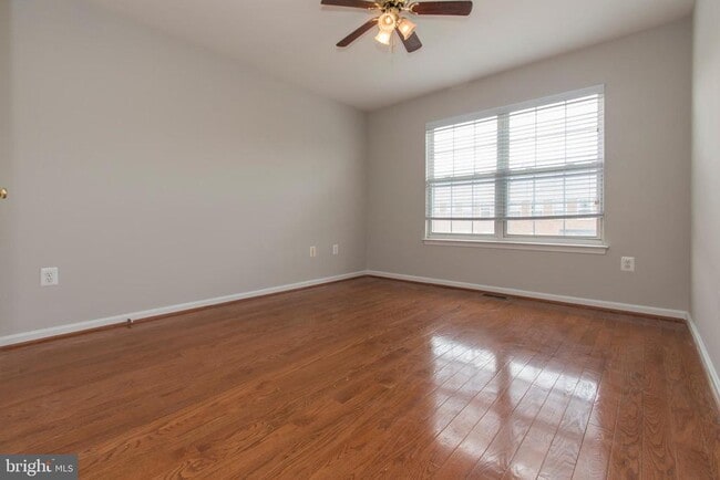 Building Photo - 117 Longpoint Way