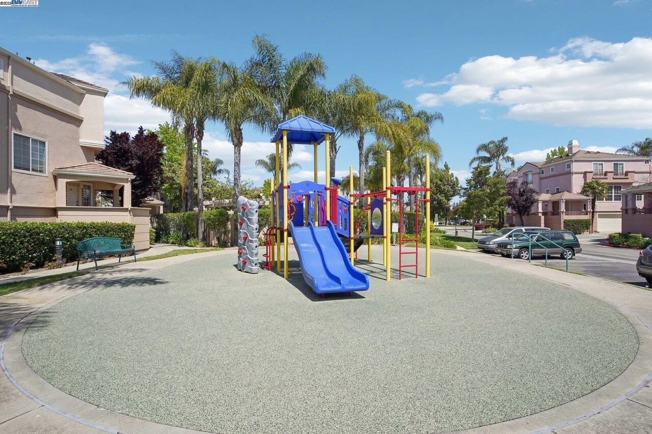 Building Photo - 385 Montecito Way