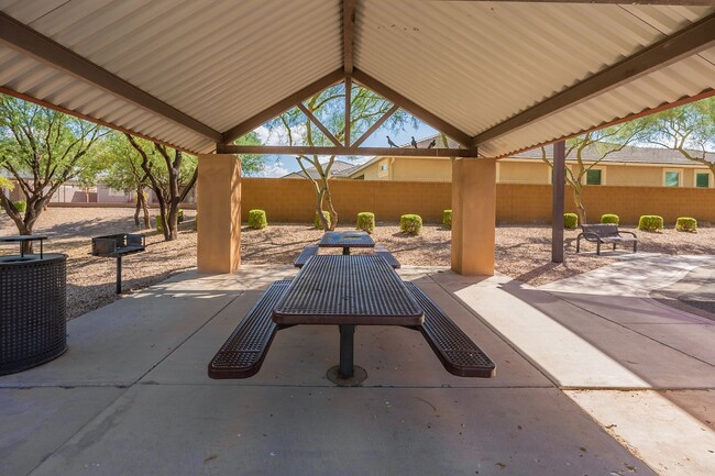 Building Photo - Beautiful and Spacious Single-Level Family...
