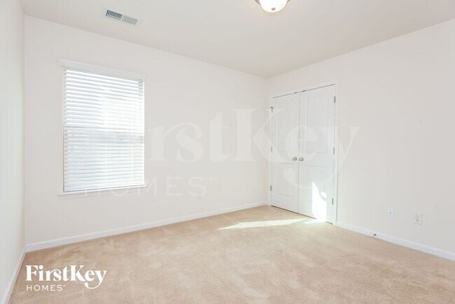 Building Photo - 104 Rock Hopper Ln