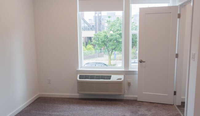 Building Photo - 1629 W Girard Ave