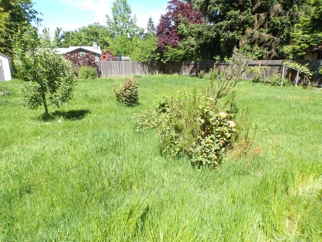 Building Photo - 11865 SW Ebberts Ct