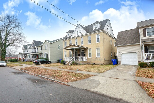 Building Photo - 422-424 W 30th Street