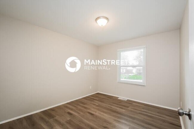 Building Photo - 3 Bedroom Pet-Friendly Home in St. Louis, MO with Main Street Renewal