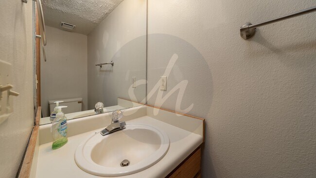 Building Photo - Old Farm Gem