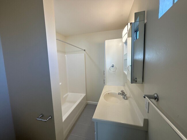 Building Photo - 207 West Eleventh Avenue #B, Escondido, CA 92025