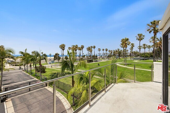Building Photo - 43 Sea Colony Dr