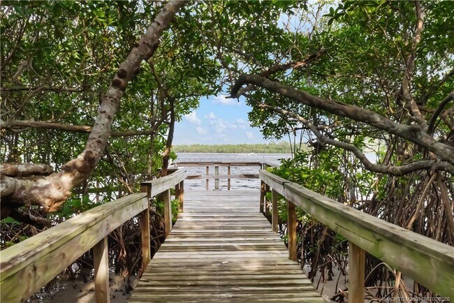 Building Photo - 5982 SE Riverboat Dr