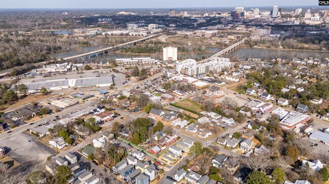 Building Photo - 515 Center St
