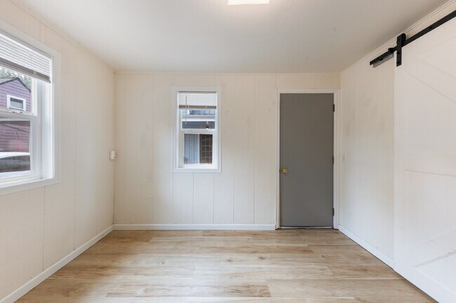 Building Photo - Charming 1 bedroom Cottage
