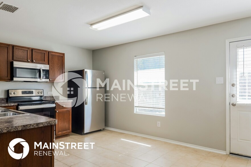 Building Photo - 837 Santa Rosa Dr