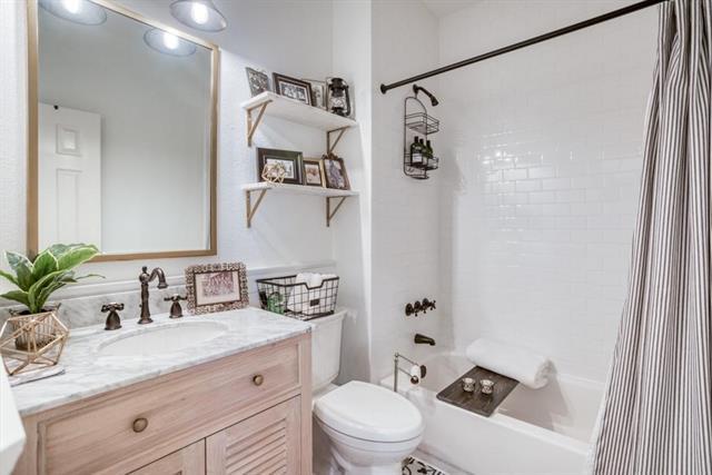 Building Photo - 11550 Henderson Dr