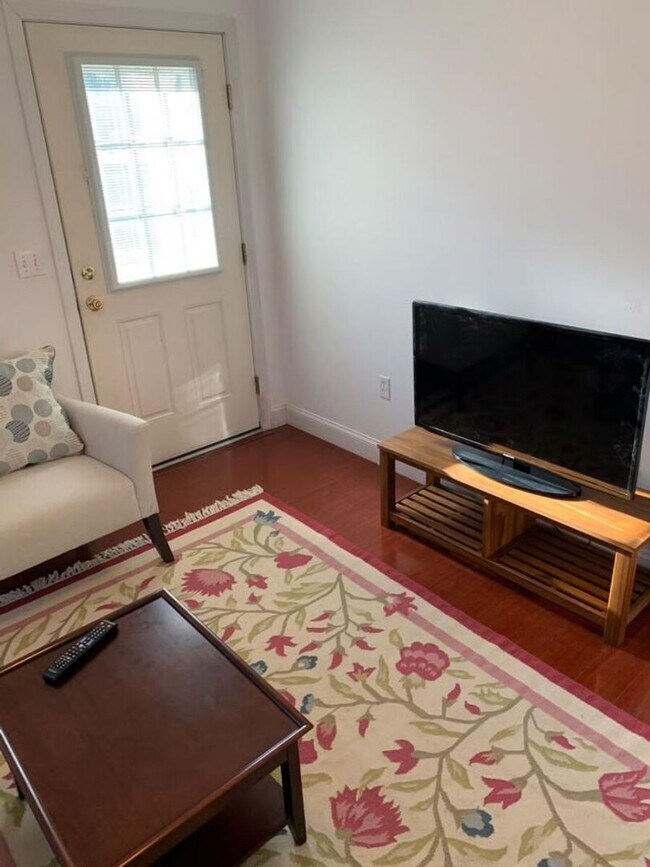 Building Photo - 22 Cedar St