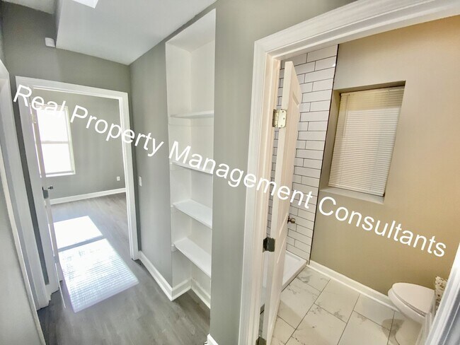 Building Photo - 3 Bedroom 2 Bath Home