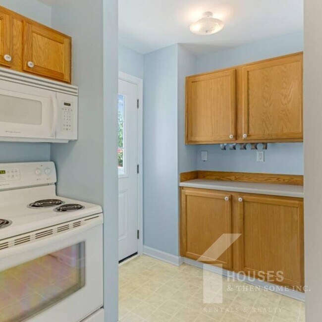 Building Photo - 112 Asteria St