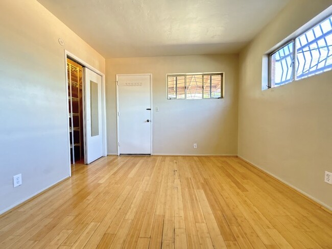 Building Photo - 3 bedroom Home-5th & Palo Verde