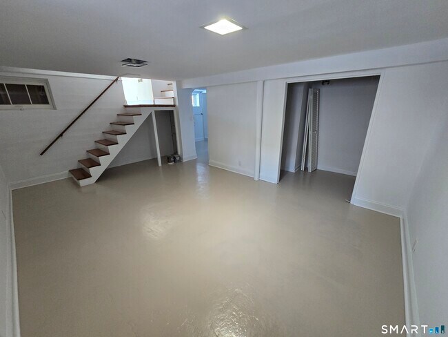 Building Photo - 148 Catherine St