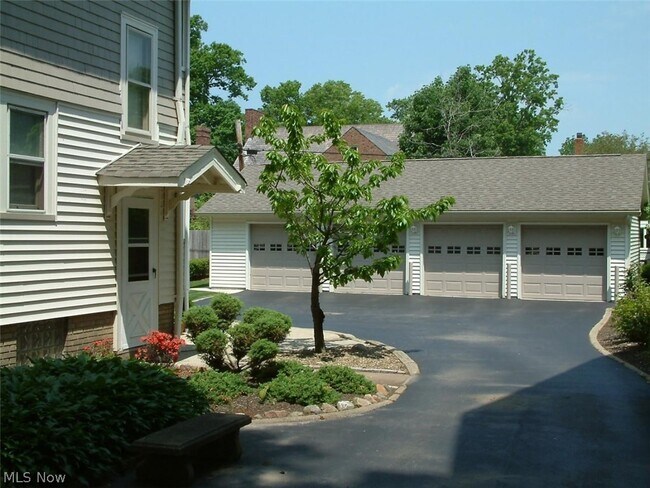 Building Photo - 13834 Clifton Blvd