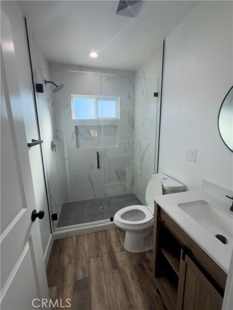 Building Photo - 521 W 78th St