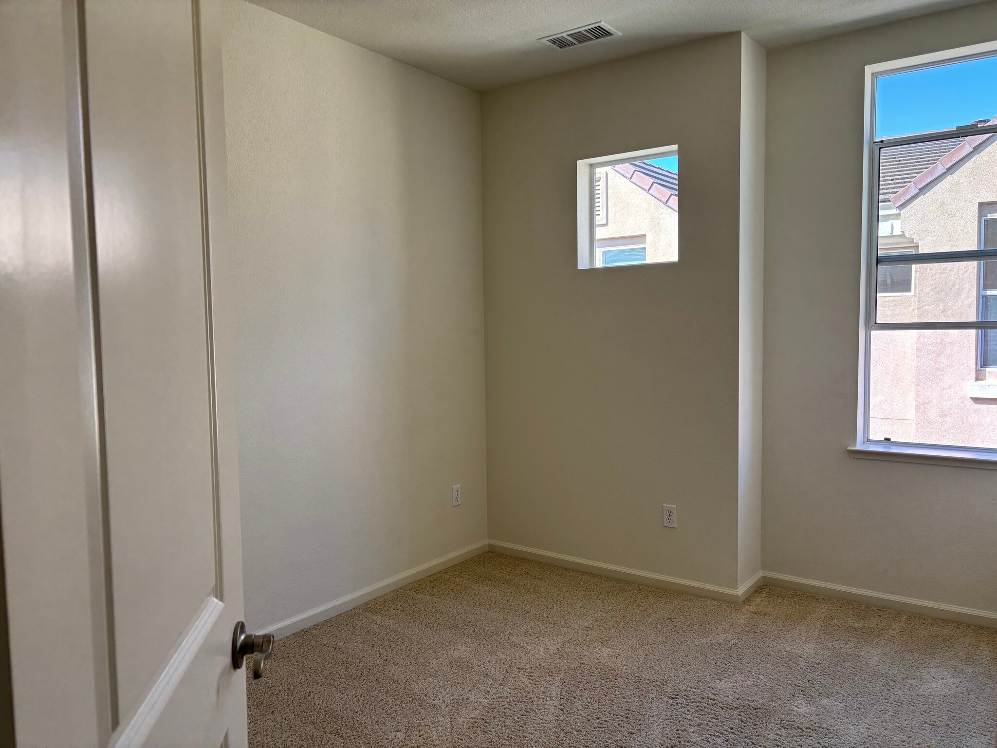 second bedroom, queen bed ok - 180 Oberg Ct