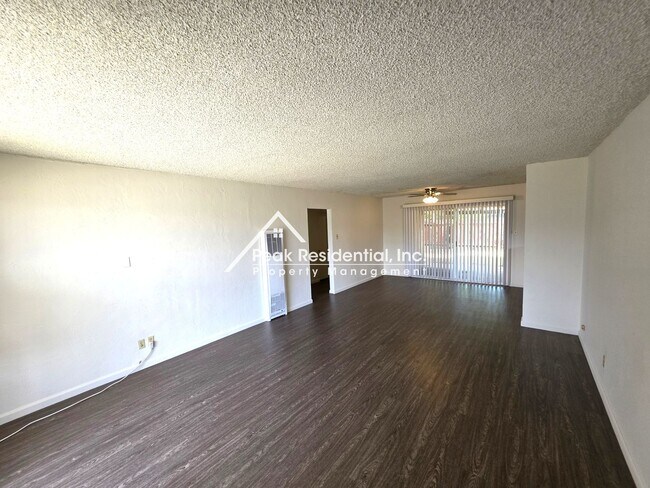 Building Photo - A Charming 3bd/1ba Fruitridge Manor Area Home with Garage