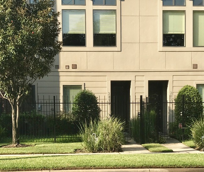 Building Photo - 2822 Leeland St