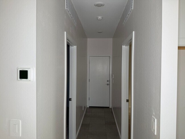 Building Photo - 2462 E Alonso Dr