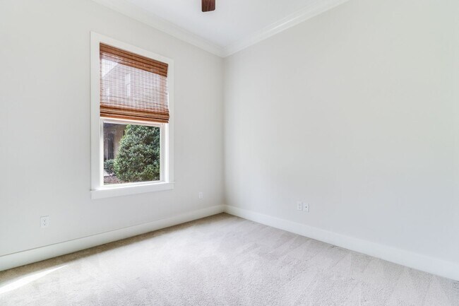 Building Photo - Luxury Custom Home in Grandview Terrace Su...