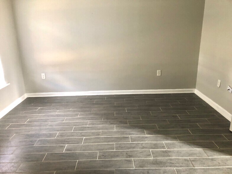 Building Photo - 312 N Chestnut St