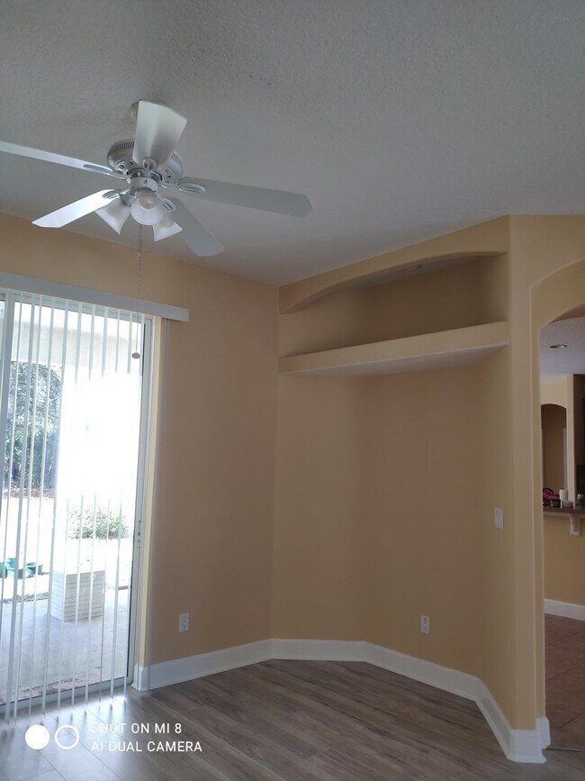 Building Photo - Luxurious 4/3/2 with circular driveway. Available after 06/10/26