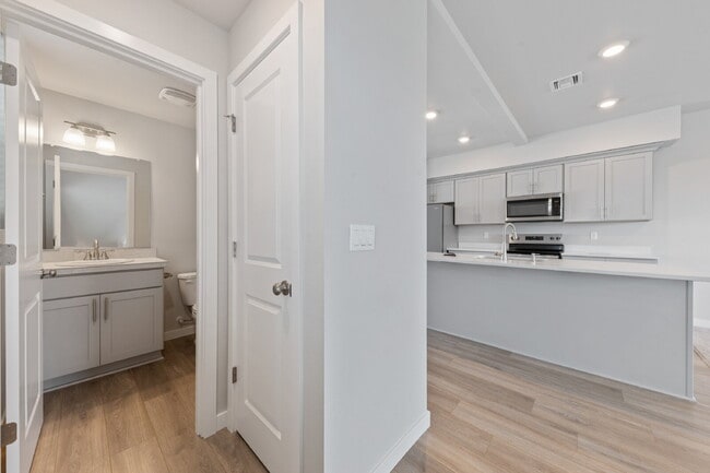Building Photo - Newly Constructed 3 bedroom, 2.5 Bathroom home with luxury finishes!
