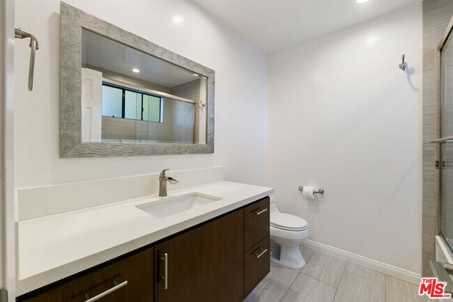 Building Photo - 6515 Dume Dr