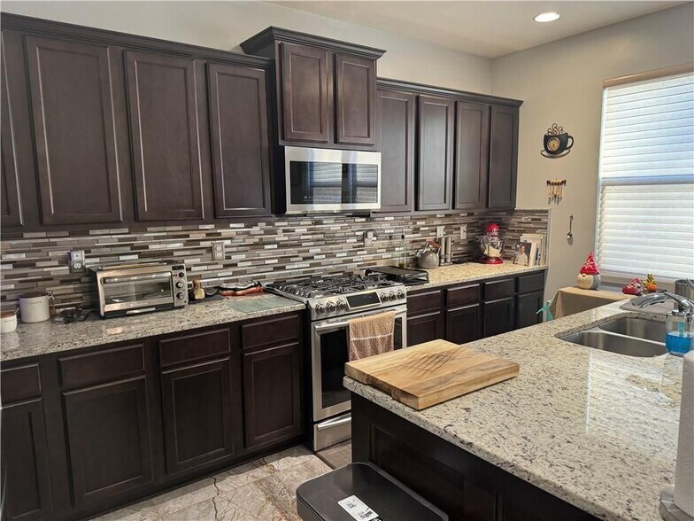 Building Photo - 1489 Washington Rose Ave