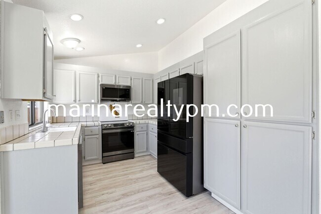 Building Photo - Home Sweet home-Beautiful remolded 3 bedroom 2 bathroom