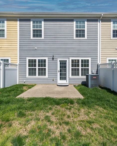 Building Photo - 105 Dursley Ln