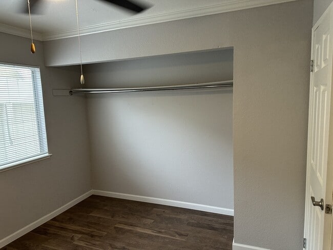 Building Photo - charming 4-bedroom, 2-bathroom home located in a peaceful cul-de-sac in West Modesto