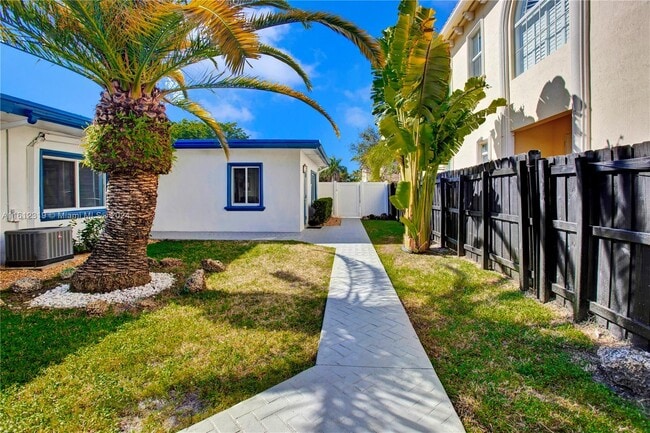 Building Photo - 1104 NE 16th Ave