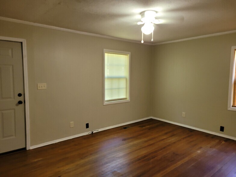 Living Room - 124 E Cherry St