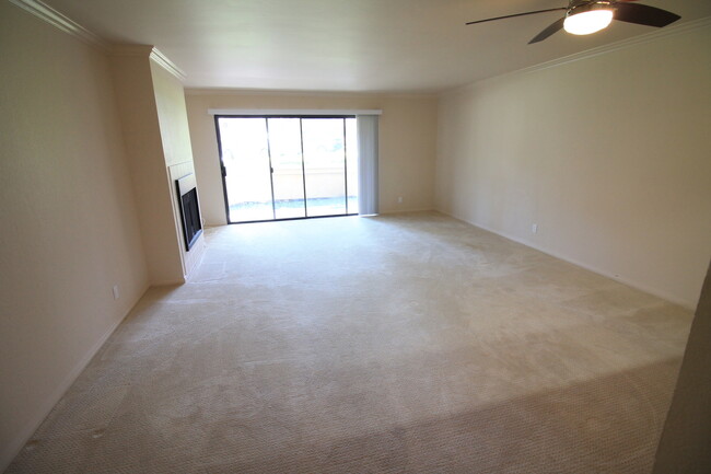 Building Photo - Spacious 1 Bd Condo in Scripps Ranch!