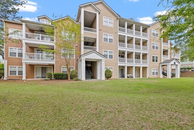 Building Photo - 2801 Chancellorsville Dr
