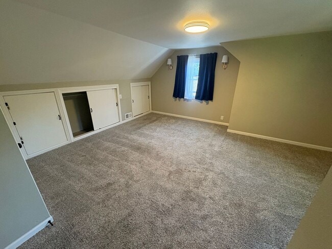 Building Photo - Rare Tosa single family!