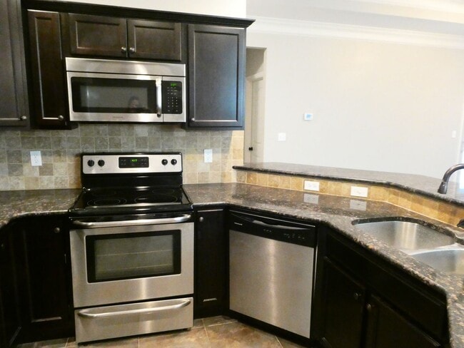 Building Photo - 3 bedroom 2 bath home- Quail Creek Subdivi...